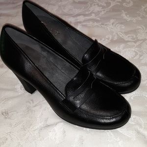 AEROSOLES HEELREST Black Loafers sz 12 EUC
